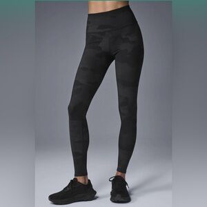 Alo Vapor Leggings in Camo Size Medium